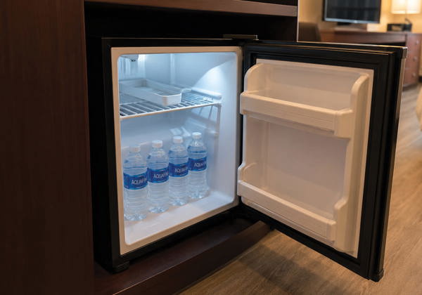 wem-inn-rooms-1king-fridge.jpg
