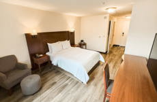 wem-inn-rooms-1queen-hero.png
