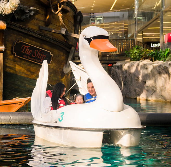 wem-attraction-birds-paradise-boat.jpg