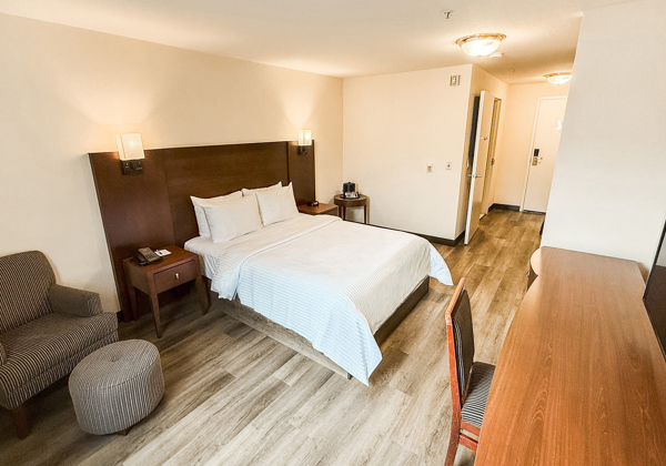 wem-inn-rooms-1queen-hero.jpg