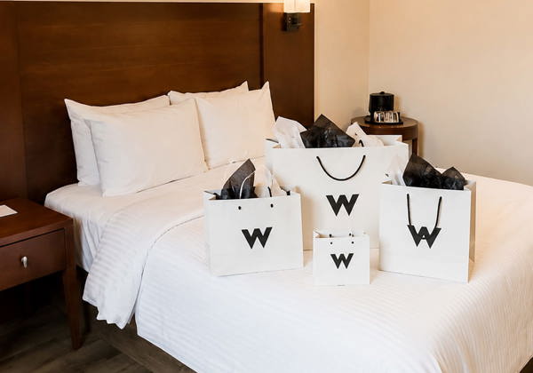 wem-inn-rooms-1queen-shopping.jpg